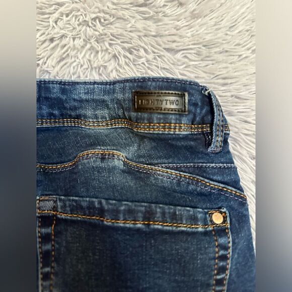 Eighty Two Junior Jeans - Picture 5 of 5